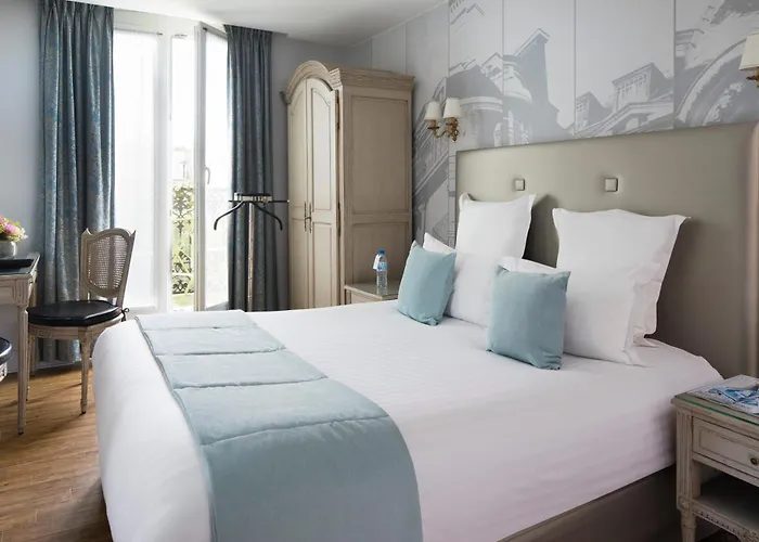 Hotel Plaza Elysées Paris